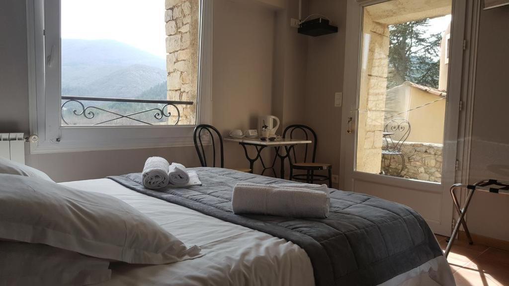 Hotel L'Oustau De La Font Reilhanette Habitación foto